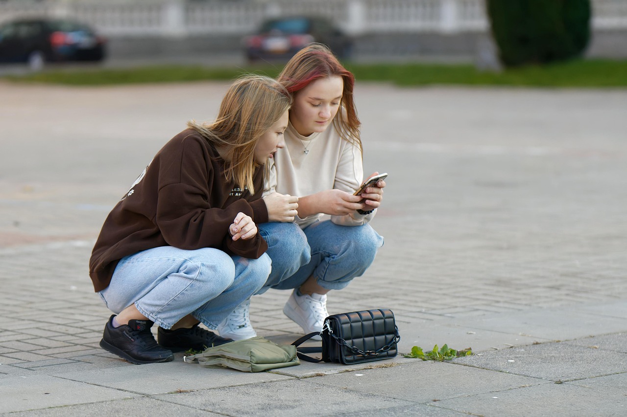 쪼그려 앉아있는 자세