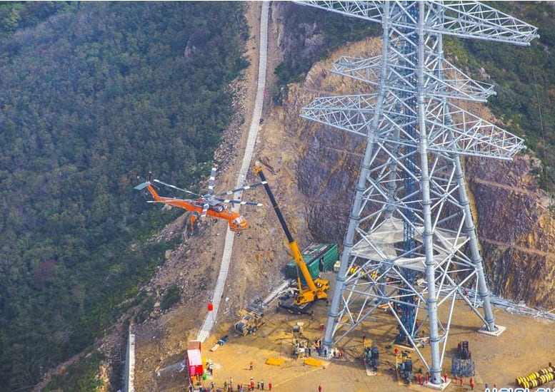 영국, 세계 최초 'T형 송전탑'으로 에너지 공급 VIDEO: National Grid energise world&rsquo;s first T-pylons