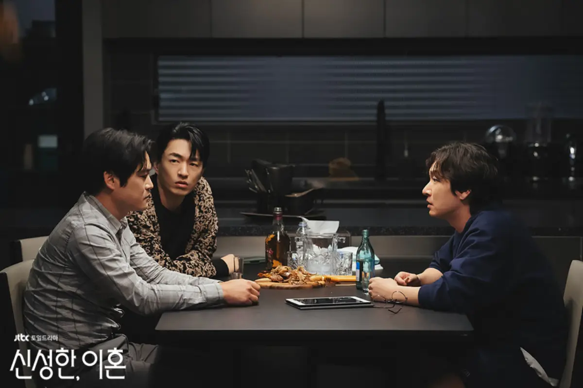신성한이혼-세친구들-집에서-술한잔
