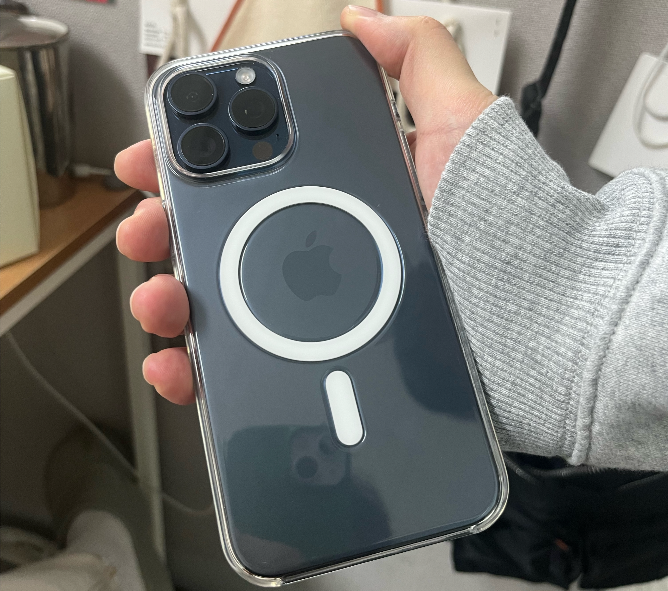 아이폰 정품 맥세이프 케이스 착용