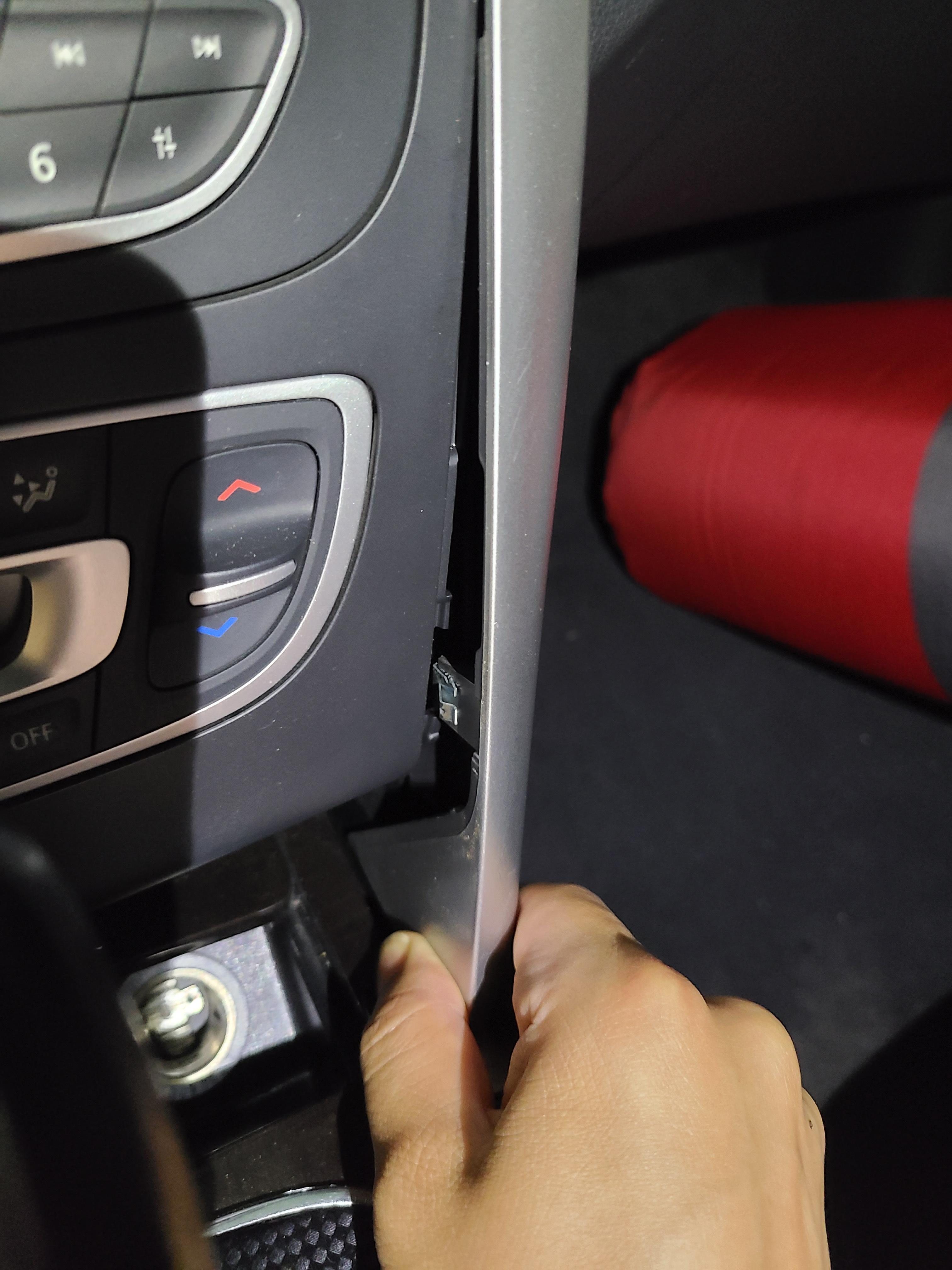 뉴sm5 내장재 센터쪽 탈거