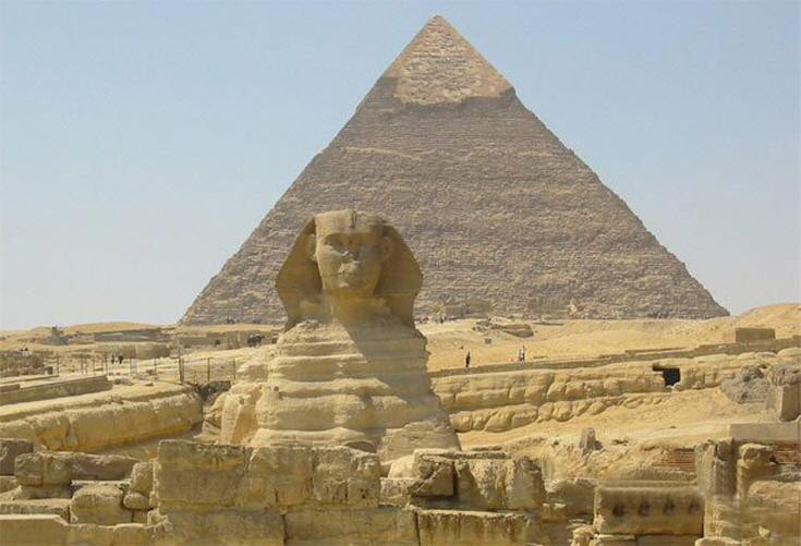 이집트의 피라미드와 스핑크스 사진