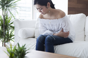 설사와 메스꺼움을 동반한 위통