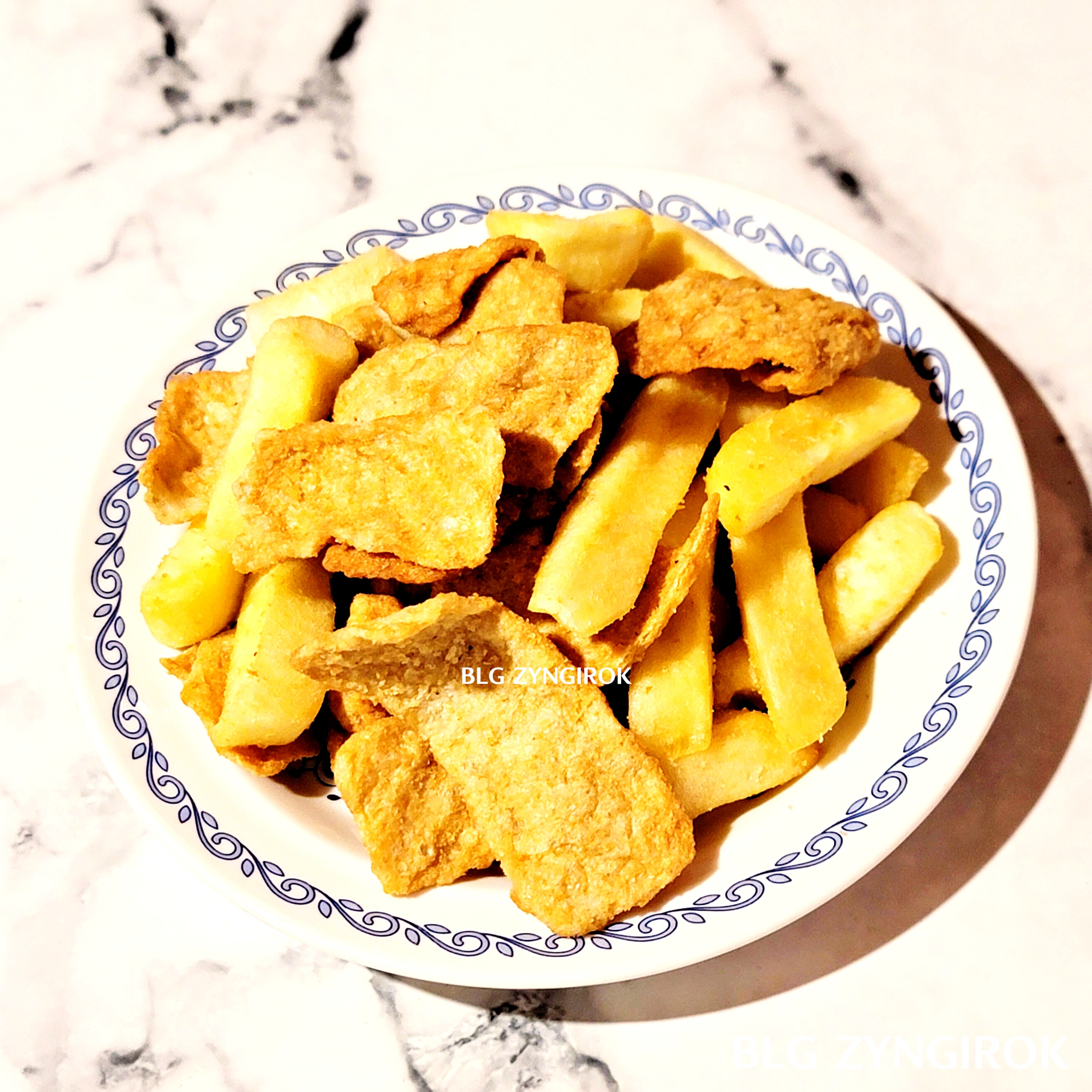 조셉말린 피쉬앤 칩스를 접시위에 플레이팅 해놓은 모습이다.