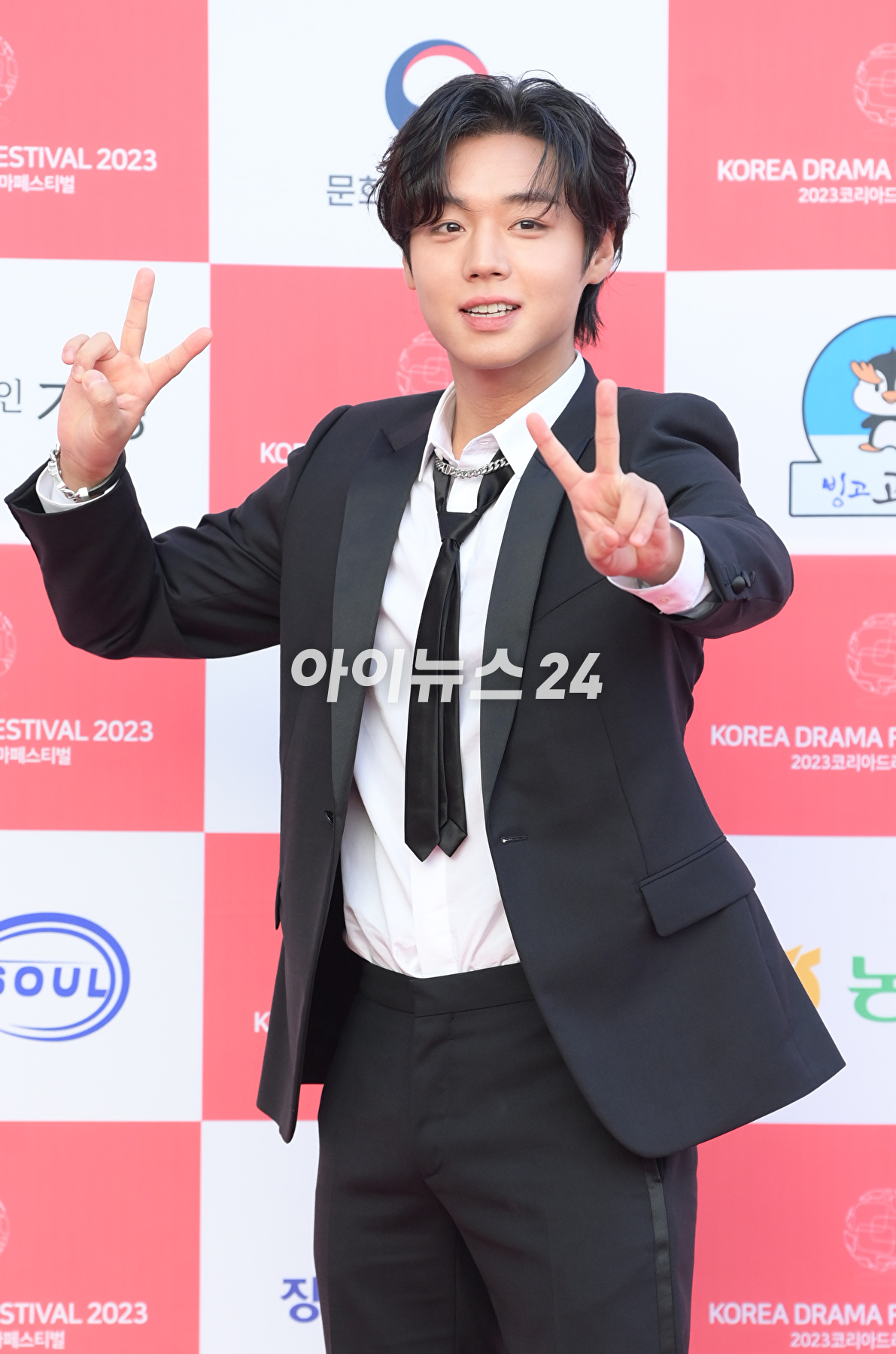 배우 박지훈이 14일 오후 경남 진주시 경남문화예술회관에서 열린 '2023 코리아드라마어워즈' 레드카펫 행사에 참석하고 있다. [사진=정소희 기자]