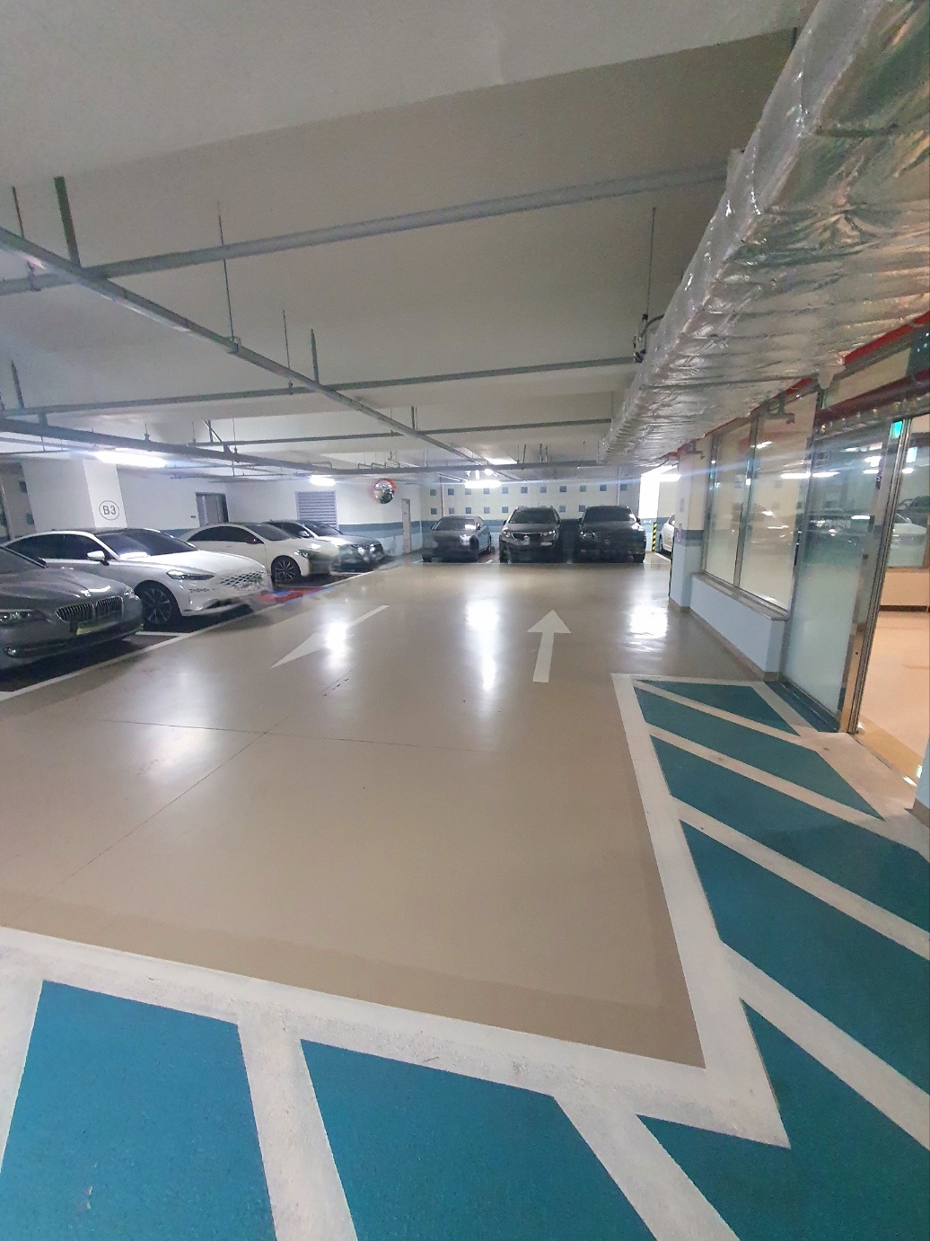 지하-주차-공간입니다.