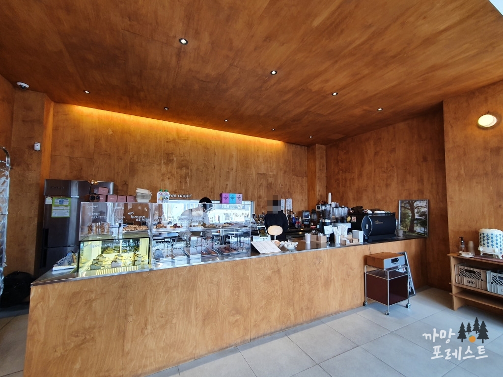 브라운 스케이프 1층