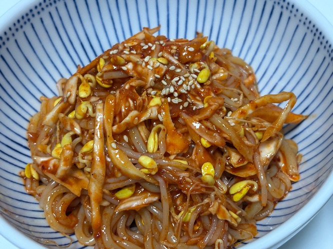 그릇에 담긴 쫄면