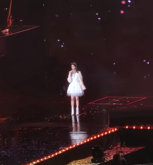 무대 위 아이유