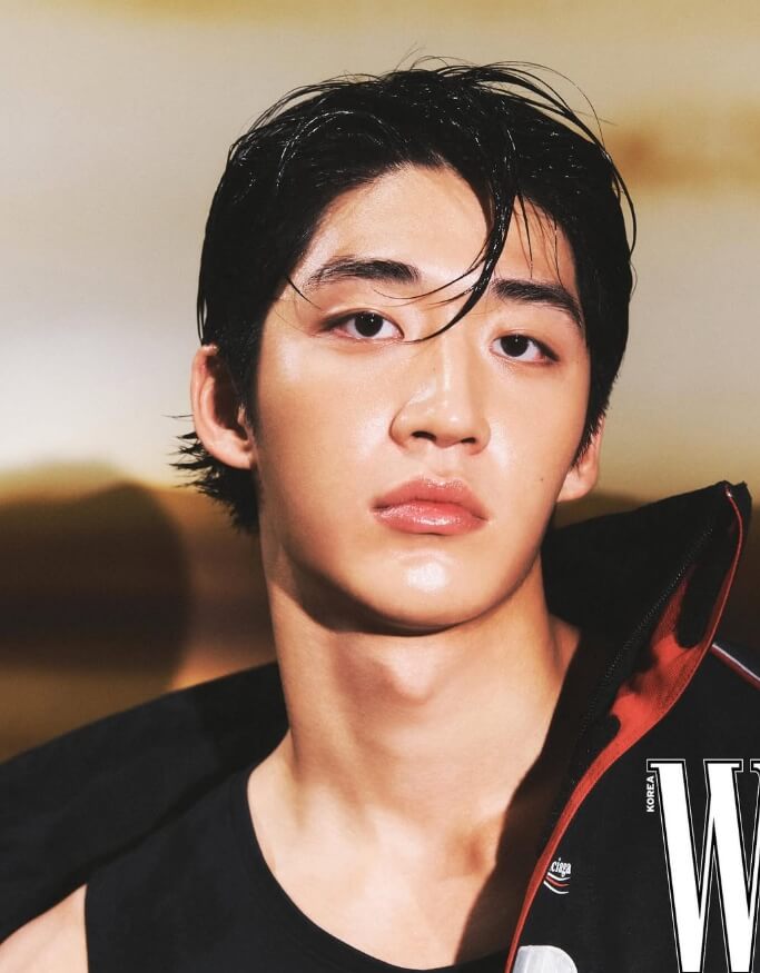 검정색옷을입은-남성의모습