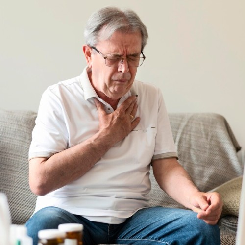 오른쪽 가슴 답답함, 호흡곤란, 어지러움, 기침, 가슴 통증