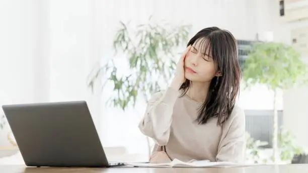 머리에서 소리가나요