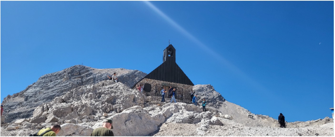독일 알프스 산맥 위의 작은 교회. 랜드마크입니다.