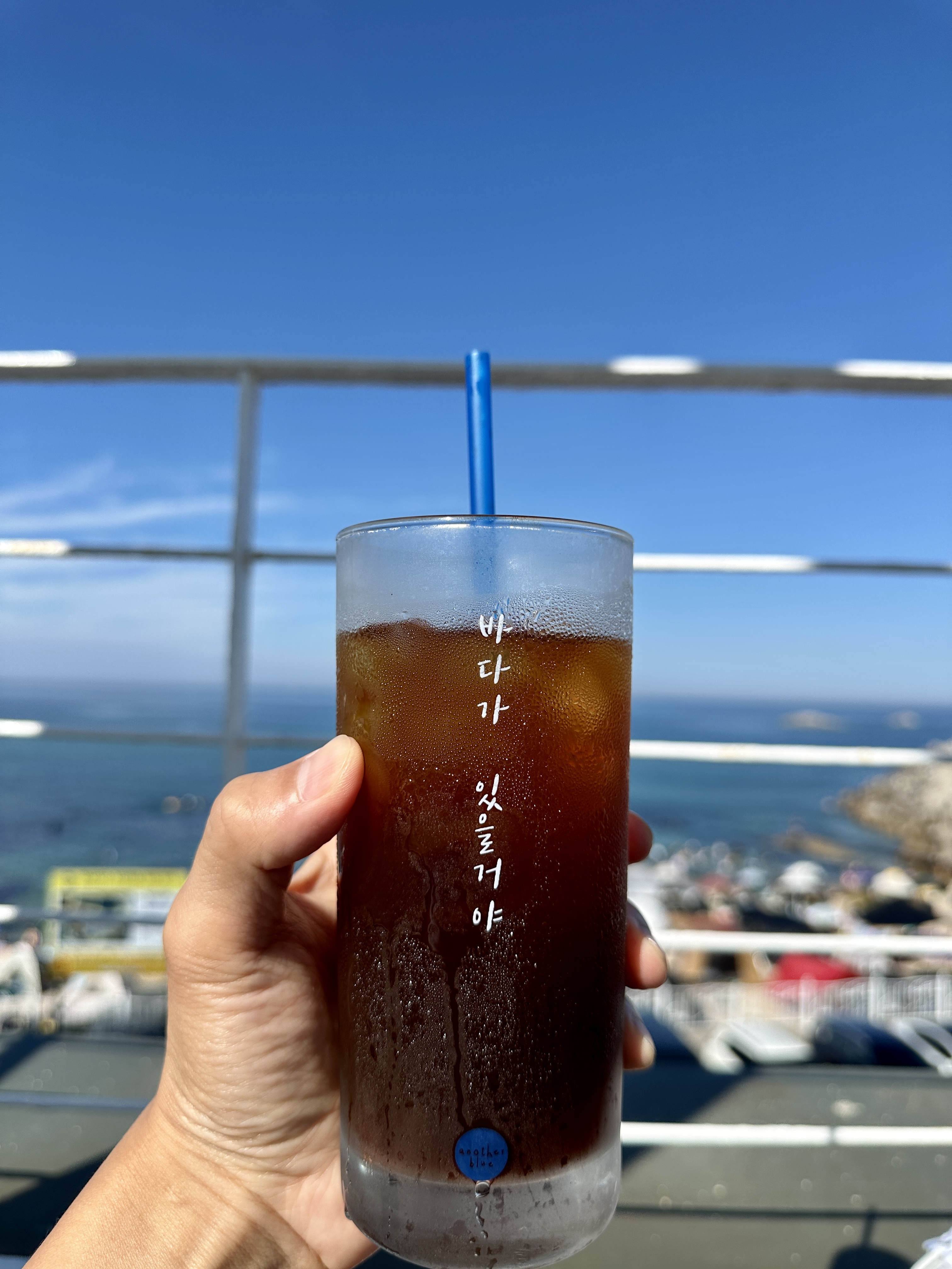 어나더블루 3층 루프탑 인스타 감성 사진