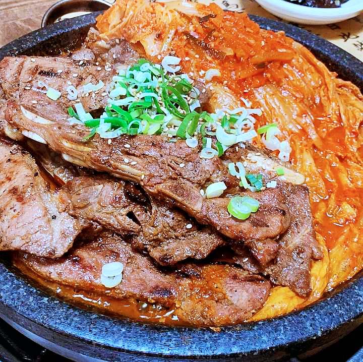 토요일은 밥이좋아 예산 백종원 예산시장 부근 묵은지 돼지갈비 맛집 묵은지김치찌개 묵은지 돼지갈비구이 예산10미 현지인 추천 토밥 좋아 방송정보