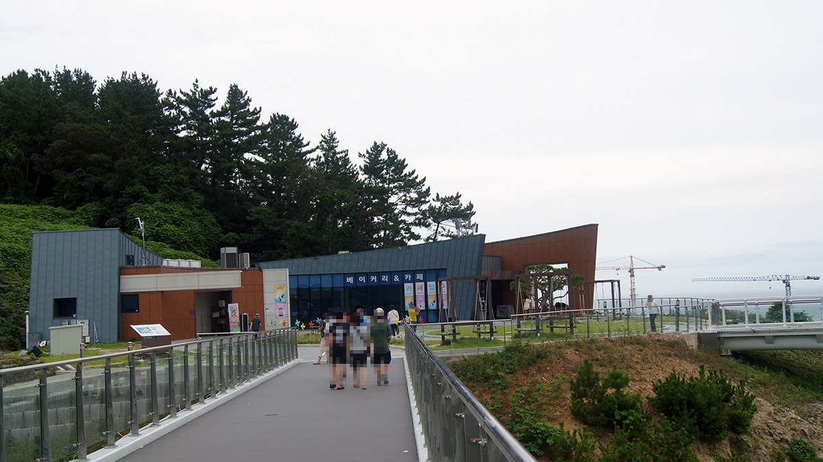 설리 스카이워크 매점과 화장실.