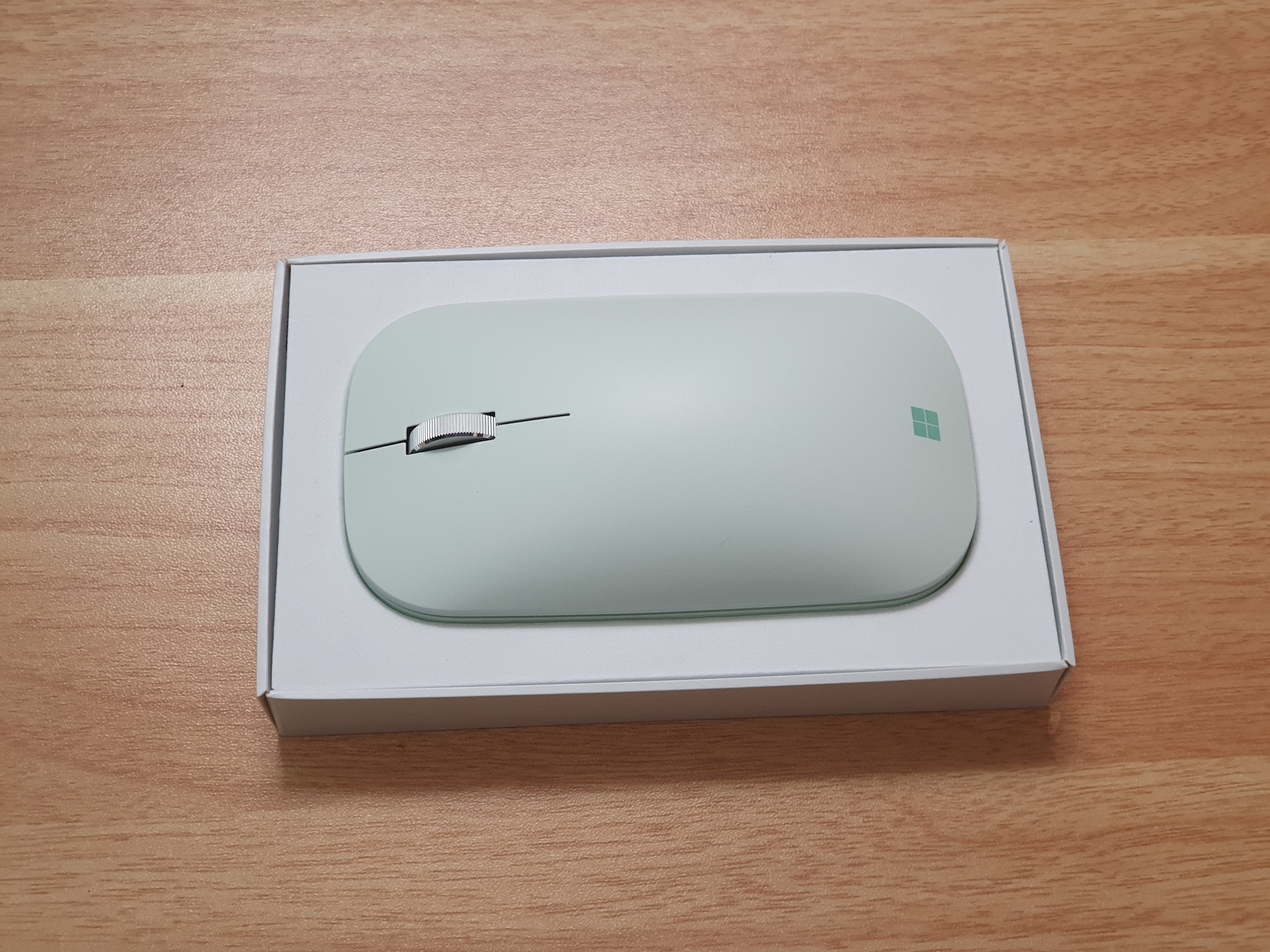 제품구성은 마우스와 설명서