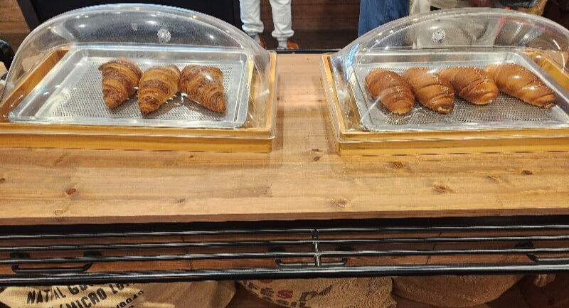 비엔나 커피하우스 소금빵 바닐라라떼 아메리카노 후기