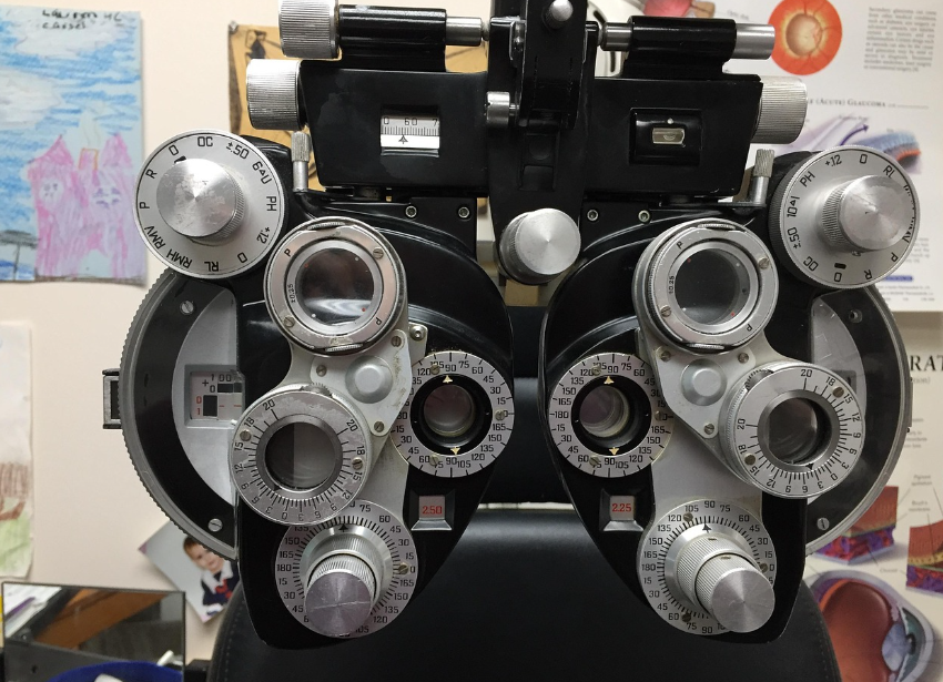 시력검사 장비의 모습