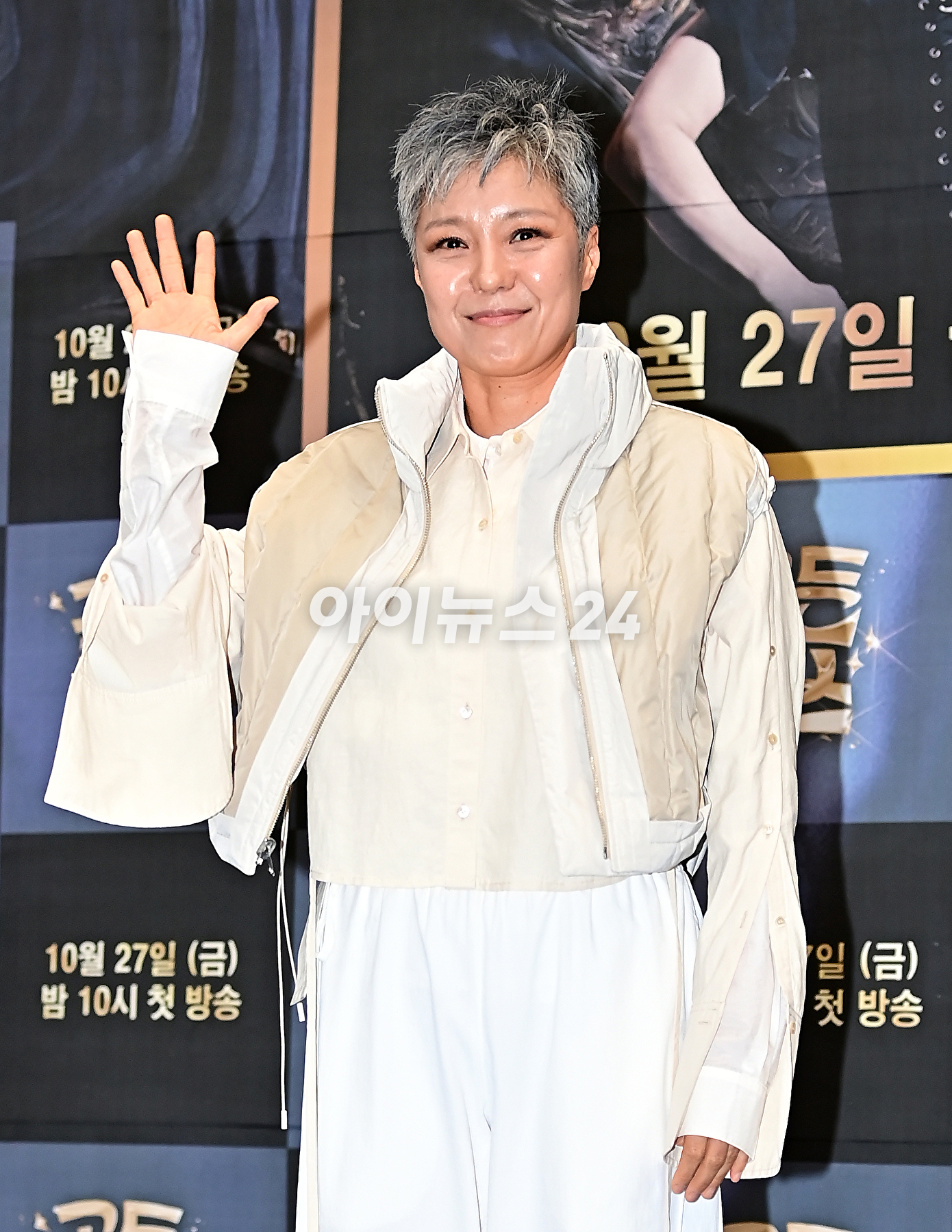 가수 이은미가 26일 오후 서울 여의도 KBS에서 열린 KBS 2TV '골든걸스' 제작발표회에서 포토타임을 갖고 있다. [사진=곽영래 기자]