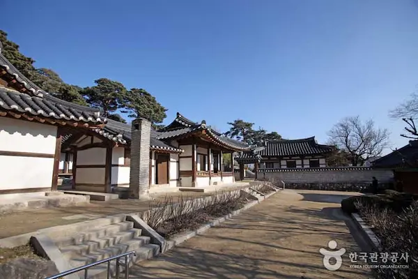 강릉 오죽헌 신사임당 율곡 이이 생가 전통 한옥 검은 대나무 정원 한복 데이트 명소