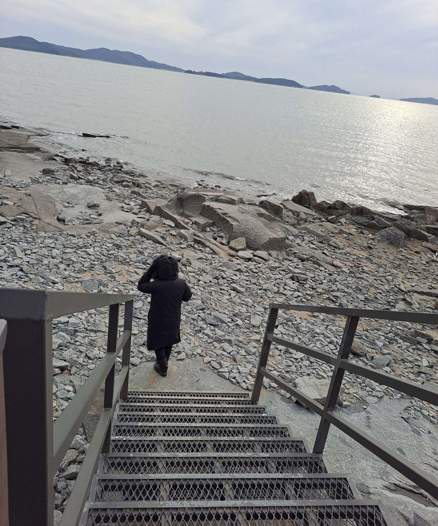 탐방로 내려가는 계단