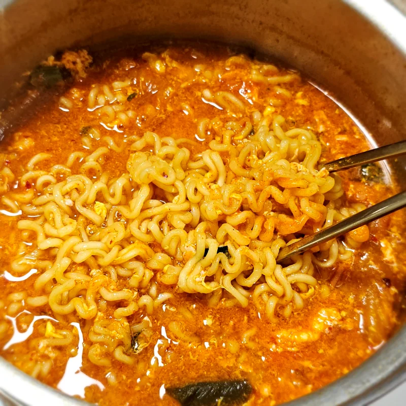 까치식당 김치찌개 남은 국물에 라면 끓여먹기