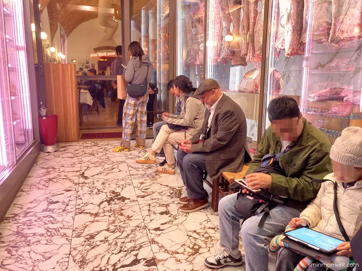 이탈리아-피렌체-저녁-맛집-달오스테-본점-티본스테이크-대기공간