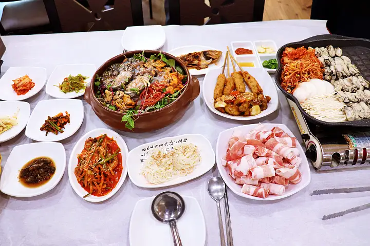 통영 식당 굴삼합 굴무침 굴어묵 굴조림 생굴 석화찜 굴솥밥 굴탕수육 생생협찬 맛집 추천