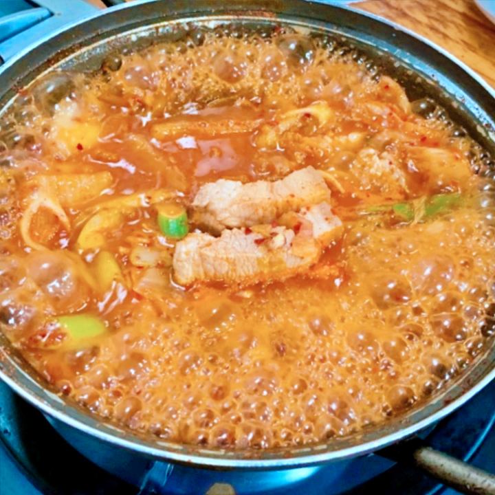 생생정보-성수동-뚝섬역-맛집-고기듬뿍-김치찌개