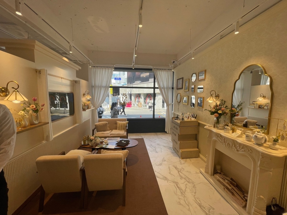 메모 파리 성수동 팝업스토어.