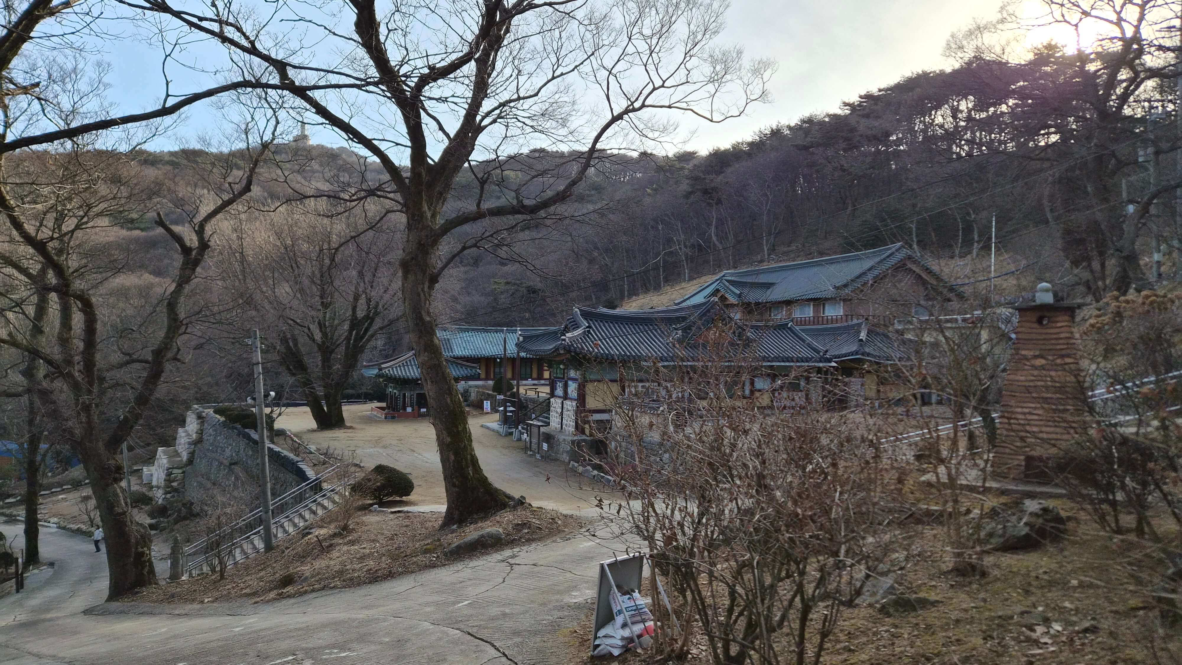 강화도 백련사 : 고려산의 순백색 미소 연꽃처럼 피어난 산사의 풍경