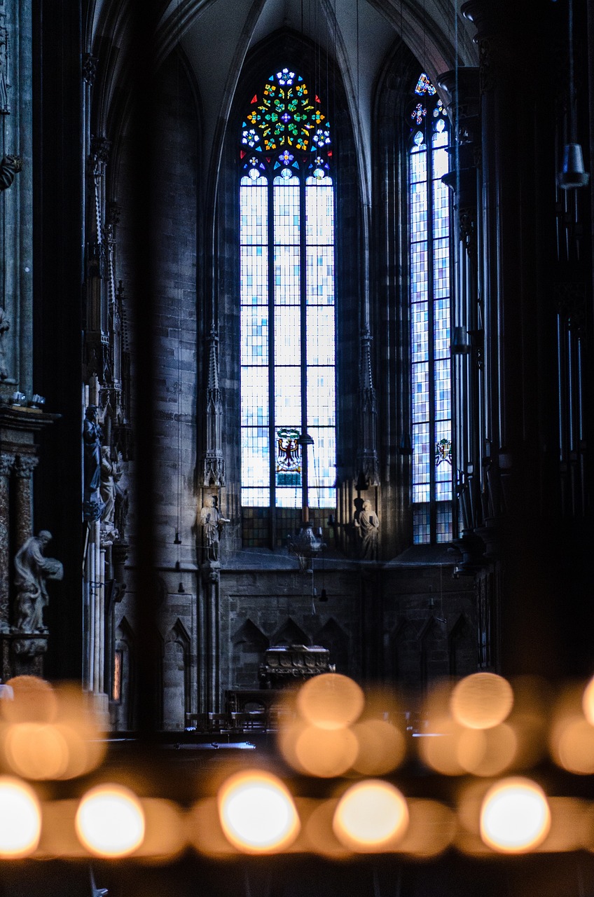 슈테판 대성당 내부 스테인글라스
