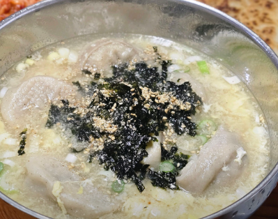 할매밥됩니까? 메밀피 김치만둣국 홍천 맛집 정보 
