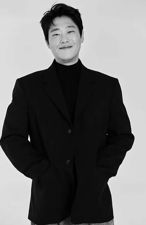 법정드라마 서초동의 박형수의 홍보 포스터로 나경민 역을 맡게 되었습니다.