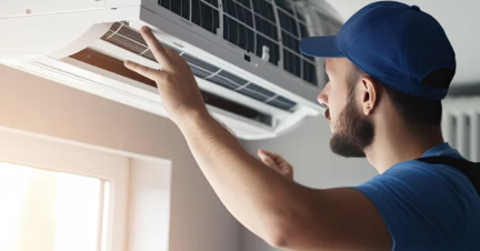 에어컨 이전 설치하는 모습