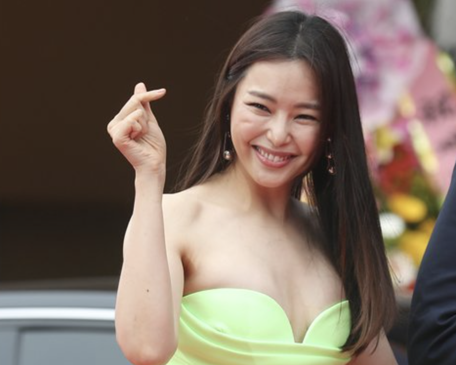 이하늬 손하트