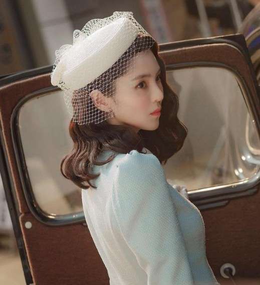 경성크리처 주연이자 등장인물인 배우 한소희님 입니다.