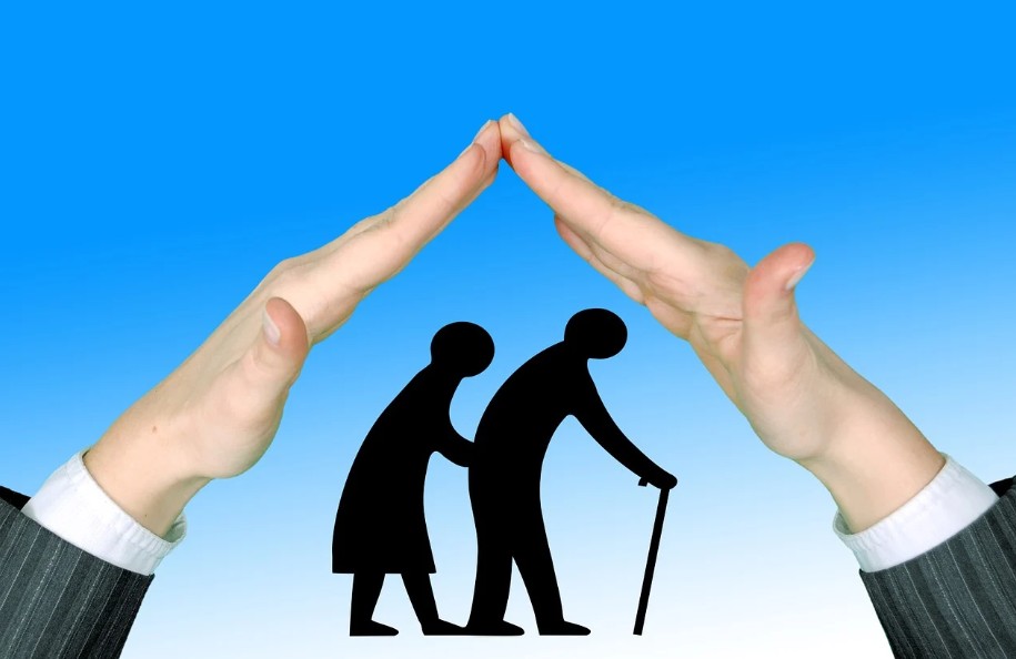 노인들을 지켜주는 보험의 손