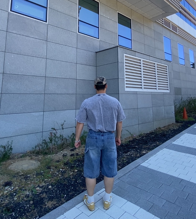 데일리룩('26. 9. 8.)블루썬플라워 SUN 카모 볼캡, 스탠다드에러 피그먼트 티셔츠, 디미트리블랙 버뮤다 데님 하프팬츠, 무신사스탠다드 양말, 나이키 코르테즈 래빗23 옐로우