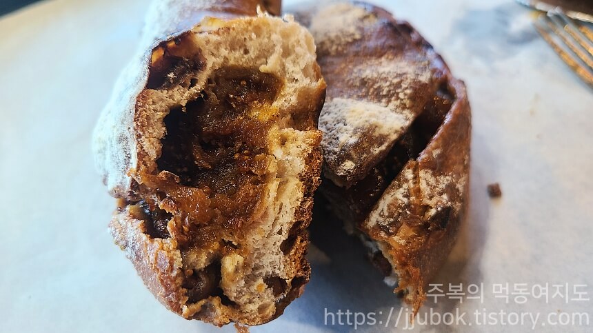 밀리앤코-무화과-감빠뉴-맛