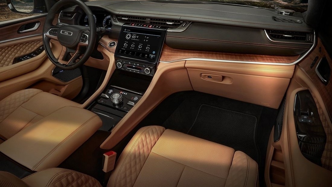 지프 그랜드 체로키 L 5세대 모델 1열 실내사진 브라운컬러 출처 다음자동차