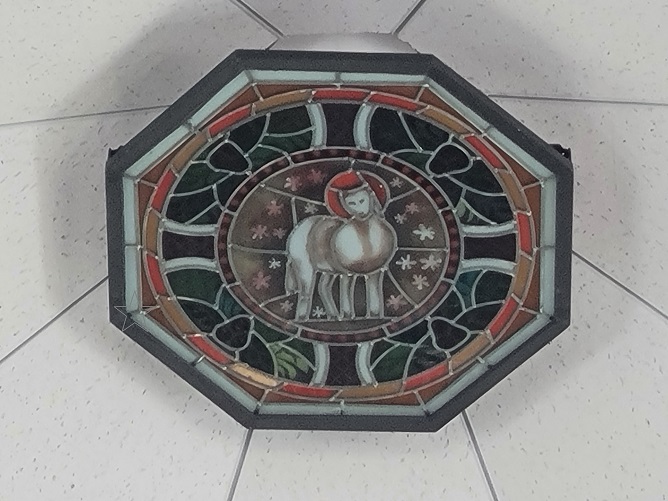 하느님의 어린양 팔각 유리화