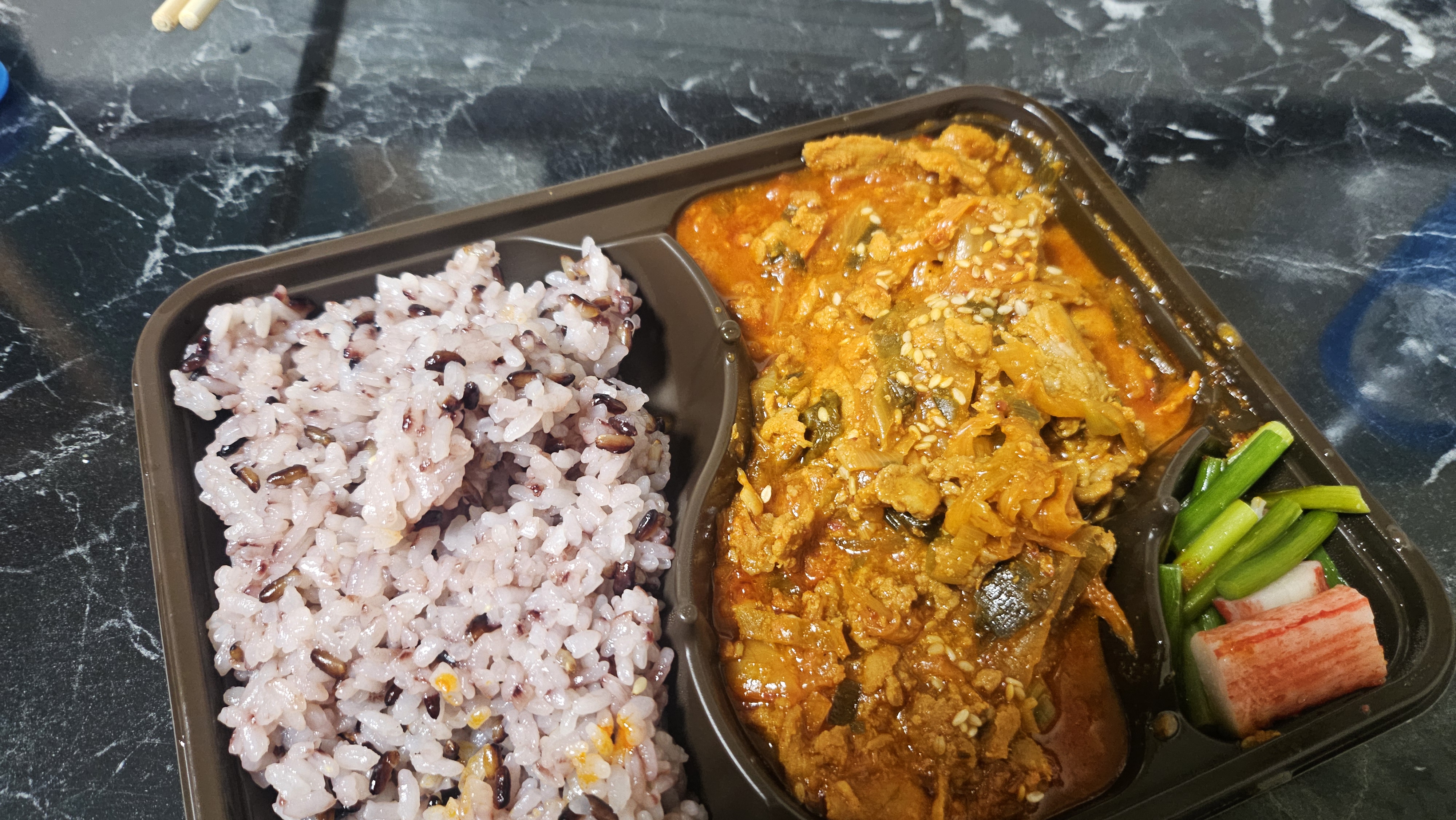 매콤한돈김치제육 도시락을 선택한 이유