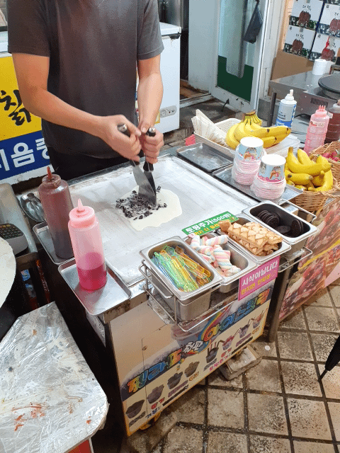 속초 시장 철판아이스크림 오레오 아이스크림 만드는중