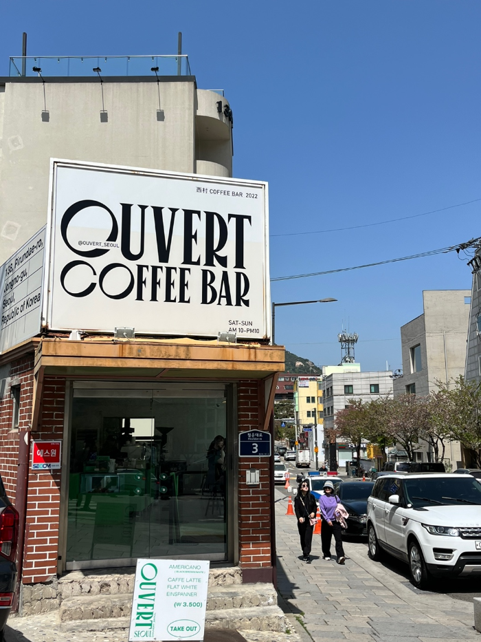 이국적인 모습의 오버트커피바