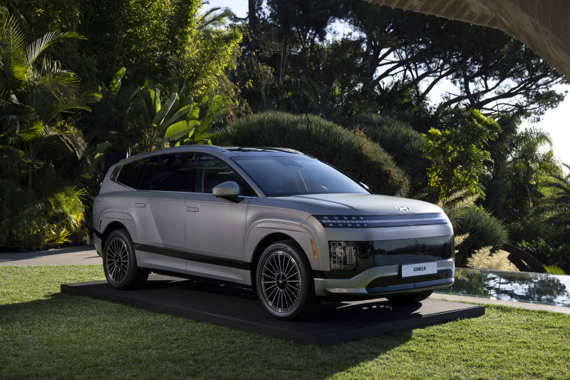 골드스테인 하우스에 전시되어 있는 아이오닉 9 모습