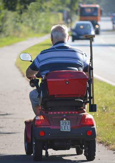 전동휠체어노인