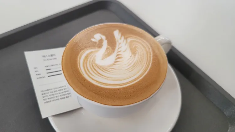 광주 상무지구 카페 워크플로우 - 롱블랙 추천