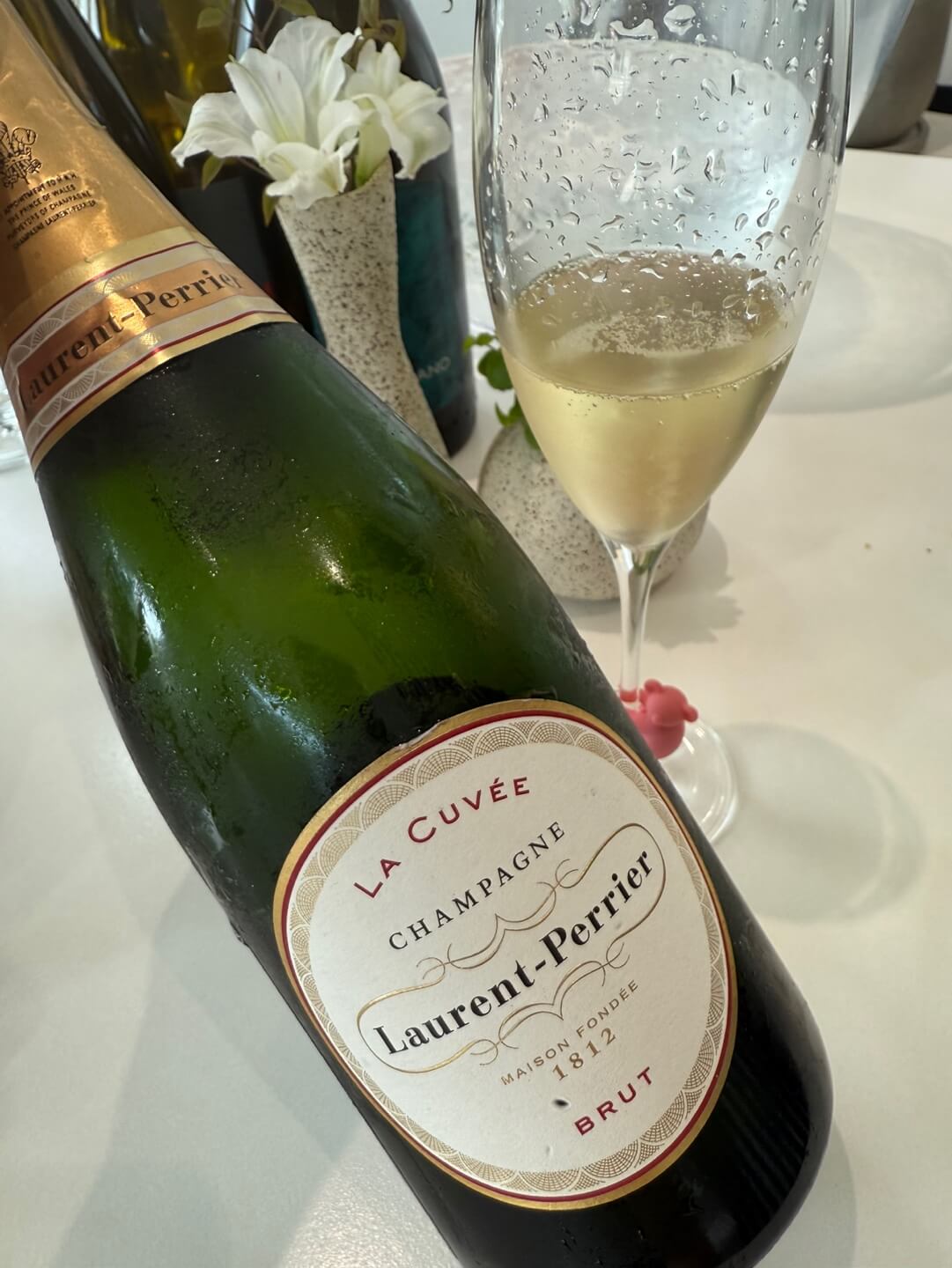 Laurent-Perrier La Cuvée Brut, Champagne๏ฝ๋ก๋-ํ๋ฆฌ์ ๋ผ ๋๋ฒ ๋ธ๋คผ, ์นํ๋ด